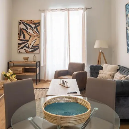 Carpenter's By Time Apartment